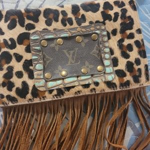 UPCYCLED BOUTIQUE CROSSBODY